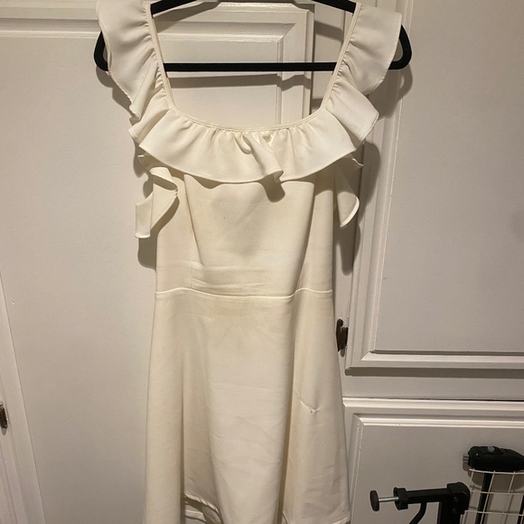 White BCBG open back bow detailed dress - Picture 1 of 3